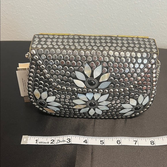 Antik Kraft | Metal Mosaic Floral Purse w/ Crossbody - Picture 15 of 17